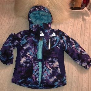 Kids snow jacket with detachable hood